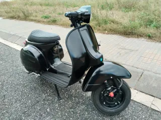 Vespa DN 200 Negra