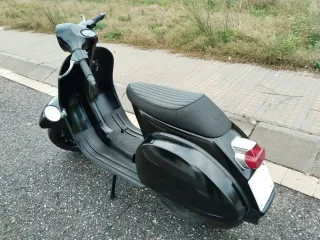 Vespa DN 200 Negra