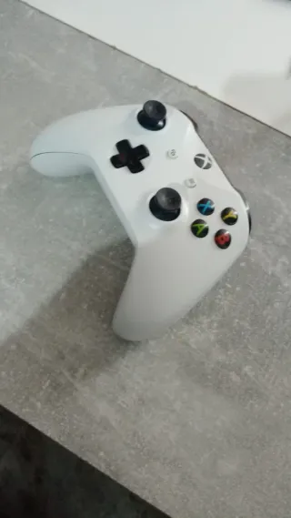 Mando Xbox One blanco