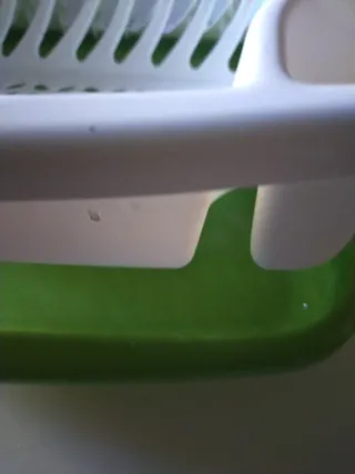 Scolapiatti in plastica bianco e verde