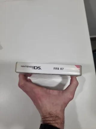 Caja Nintendo DS FIFA 07 con manuales. Sin juego