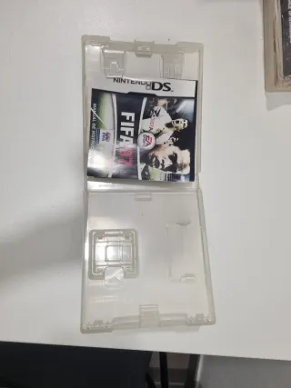 Caja Nintendo DS FIFA 07 con manuales. Sin juego