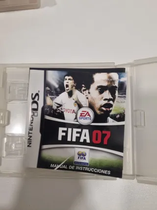 Caja Nintendo DS FIFA 07 con manuales. Sin juego