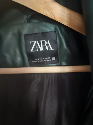 Plumas verde Zara capucha
