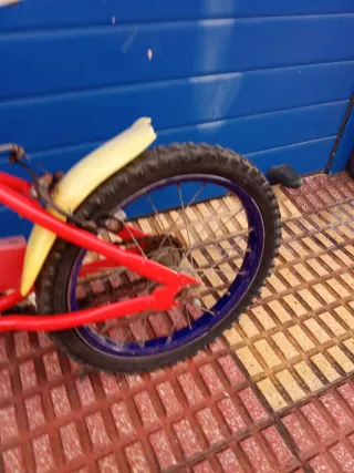 Bicicleta infantil Spiderman roja