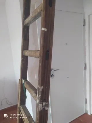 Escalera de madera antigua