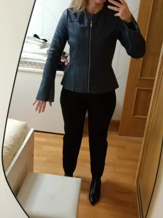 Cazadora polipiel azul Mango Talla M