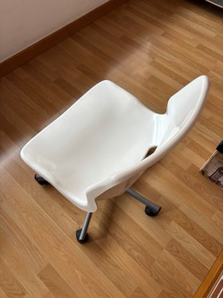 Silla de oficina con ruedas