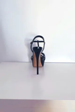 SANDALIAS CON PLATAFORMA "PRIMADONNA COLLECTION"