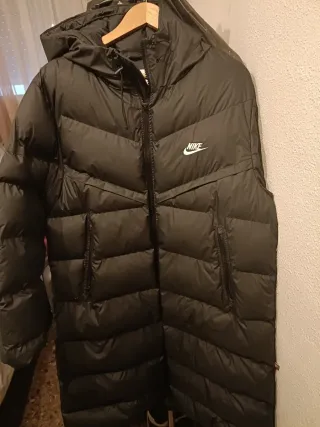 Abrigo largo acolchado Nike negro