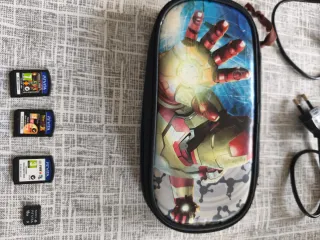 PS Vita Sony Nero WiFi+ 3 Giochi + Scheda di memoria