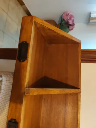 Estantería de madera para colgar