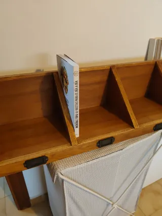 Estantería de madera para colgar