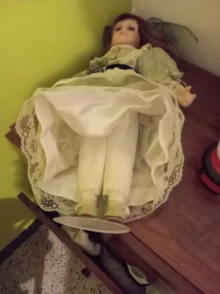 Muñeca de porcelana antigua