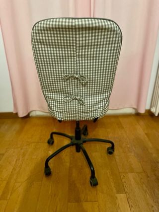 Silla escritorio Ikea cuadros gris
