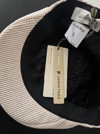 Cappello a coppola panna in velluto a coste