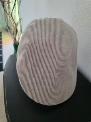 Cappello a coppola panna in velluto a coste