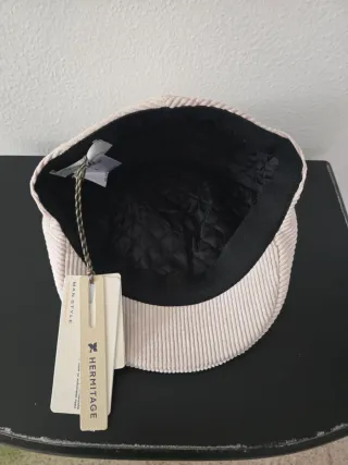 Cappello a coppola panna in velluto a coste