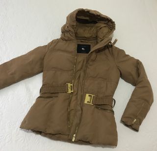 Abrigo plumas corto de Zara Woman, talla S