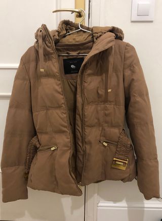 Abrigo plumas corto de Zara Woman, talla S