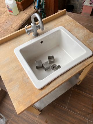 Mueble lavabo madera y metal Ikea
