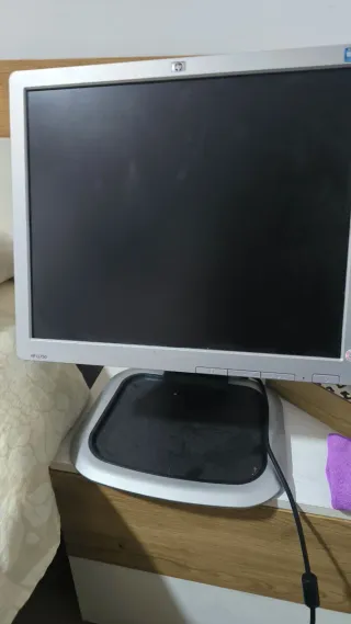 Monitor HP L1750 Plata y Negro