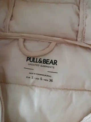 Chaqueta Pull&Bear corta roja Talla S,.