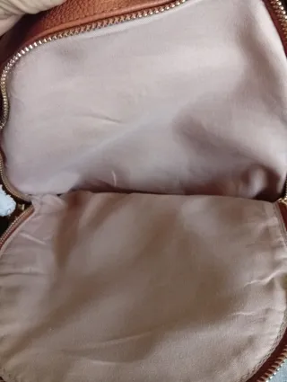 Bolso-Mochila Marrón con Tachuelas Doradas