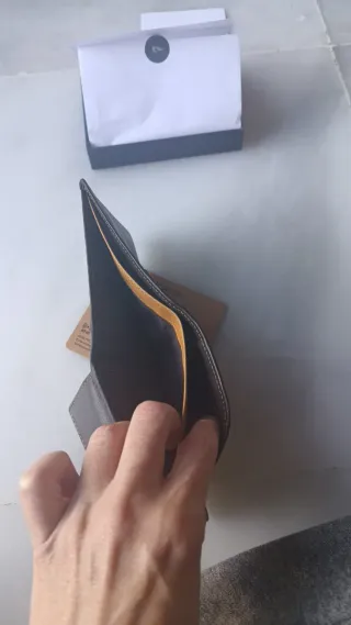 Cartera sin estrenar