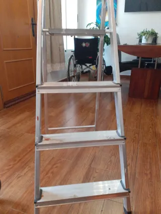 Escalera aluminio 4 peldaños