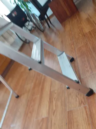 Escalera aluminio 4 peldaños