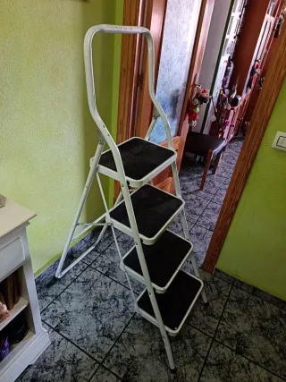 Escalera plegable 4 peldaños