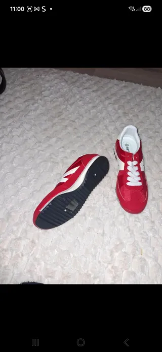 Zapatillas rojas sin estrenar Talla 38