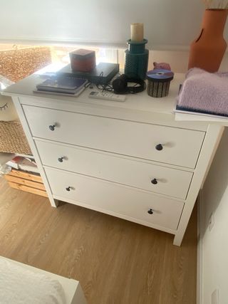 Cómoda de madera blanca Ikea