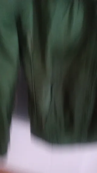 Cazadora Bershka verde, perfecto estado NO ENVIO