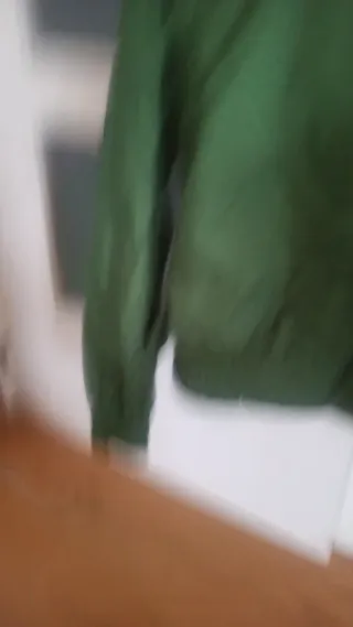 Cazadora Bershka verde, perfecto estado NO ENVIO