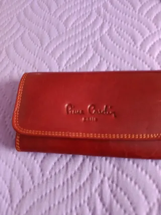 Lote de piel: cartera, gafas y guantes