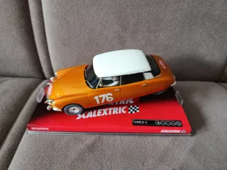 Scalextric Citroën DS 19 Naranja