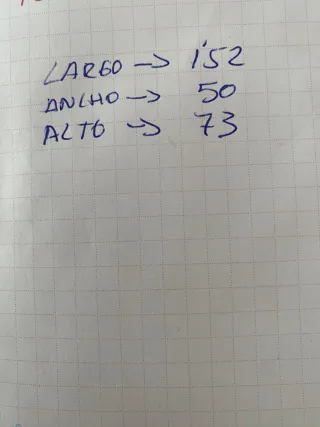 Escritorio de madera con cajones