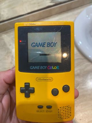 Consola Game Boy Color Amarilla + Juegos