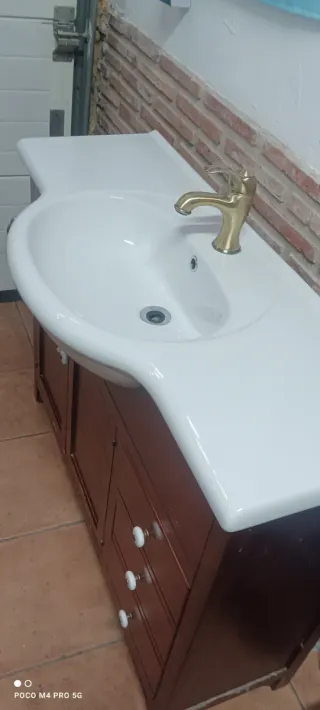 Mueble de baño rústico madera y cerámica