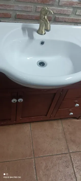 Mueble de baño rústico madera y cerámica