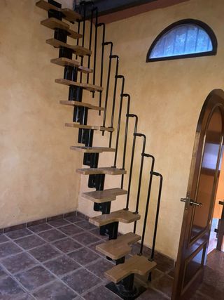 Escalera Desván Metálica y Madera