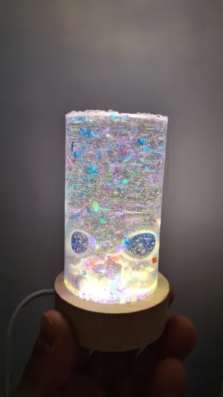 Lampada in resina tema astronauta fatta a mano