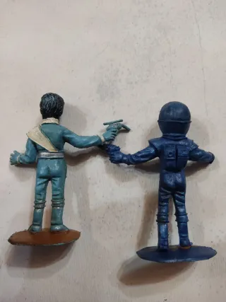 2 Figuras Astronauta Plástico 7.5 cm