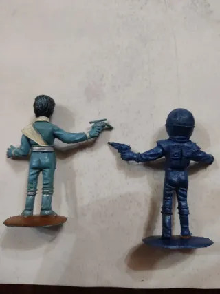 2 Figuras Astronauta Plástico 7.5 cm