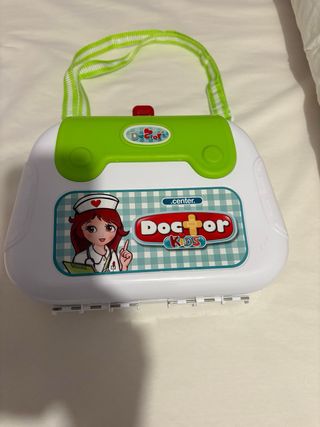 Maletín médico de juguete usado pero bien de todo