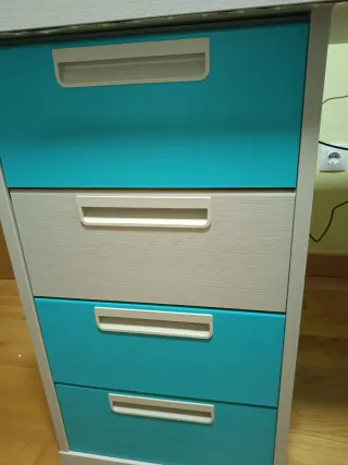 Escritorio juvenil moderno