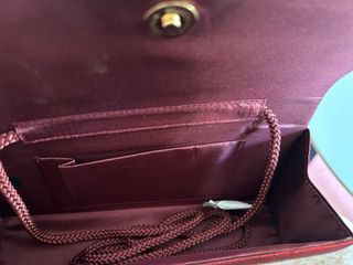 Cartera de fiesta roja brillante