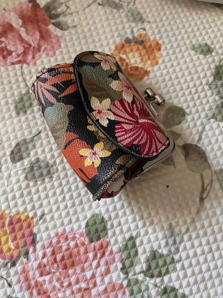 Monedero Parfois floral multicolor